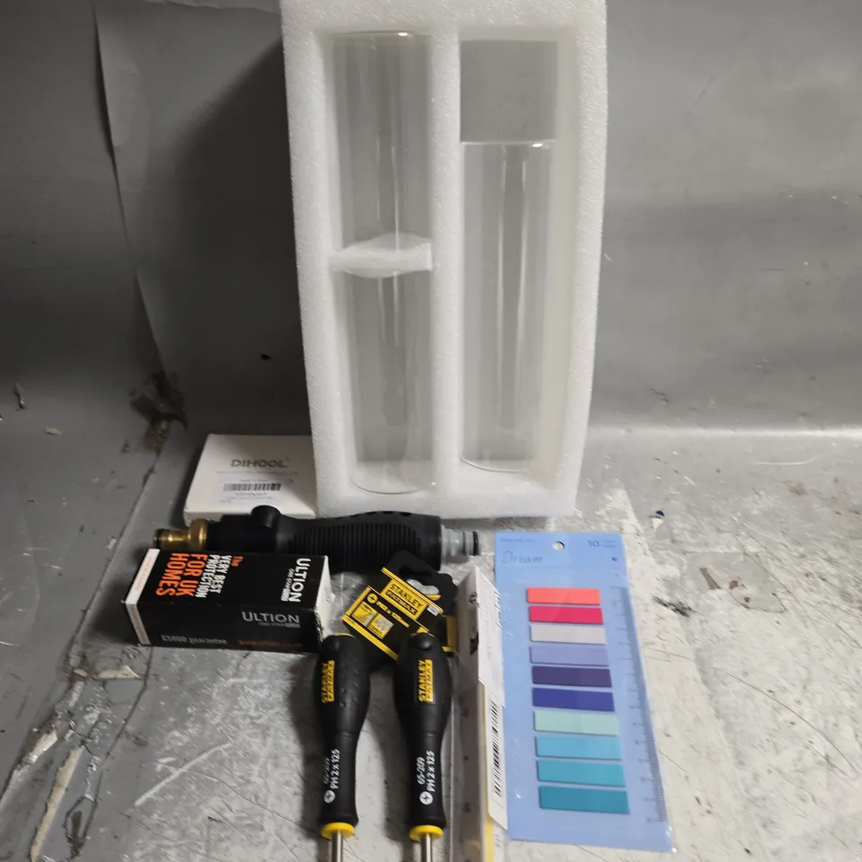 APPROXIMATELY 10 ASSORTED HOUSEHOLD ITEMS TO INCLUDE SCREWDRIVERS, RULERS AND VASES