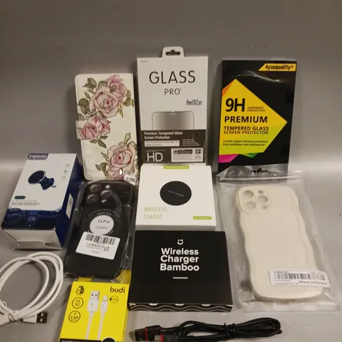 APPROXIMATELY 30 ASSORTED SMARTPHONE ACCESSORIES TO INCLUDE PROTECTIVE CASES, CHARGING CABLES, SCREEN PROTECTORS ETC