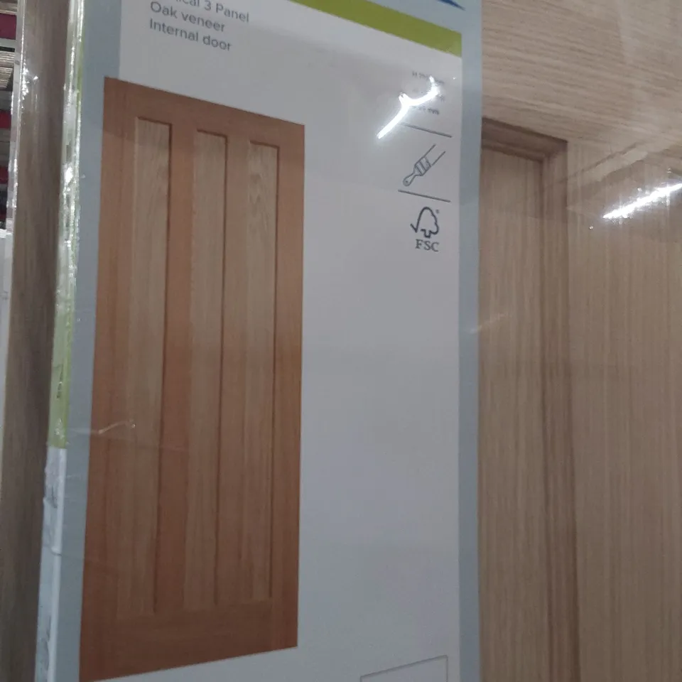 VERTICAL 3 PANEL OAK VENEER GLAZED INTERNAL DOOR 1981 × 762mm