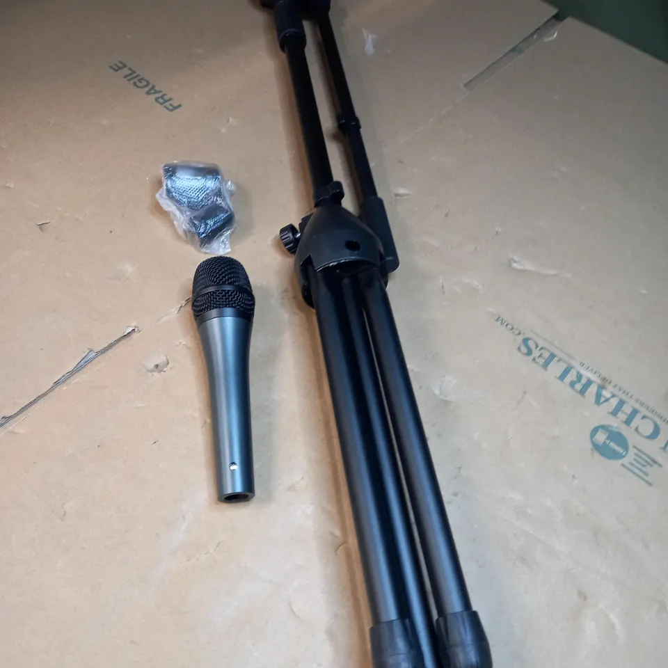PYLE PMKSM20 DYNAMIC MICROPHONE AND TRIPOD STAND