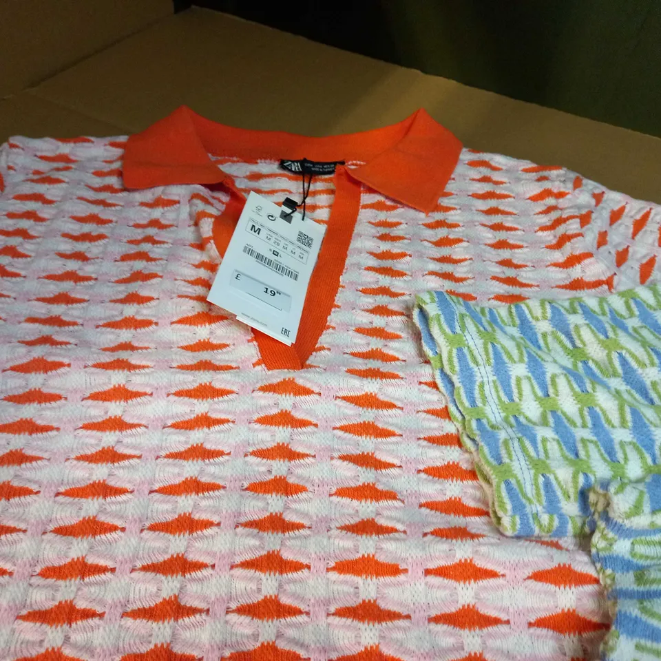 LOT OF APPROX 2 ZARA BLUE TEXTURED/ORANGE TEXTURED TOPS - MEDIUM