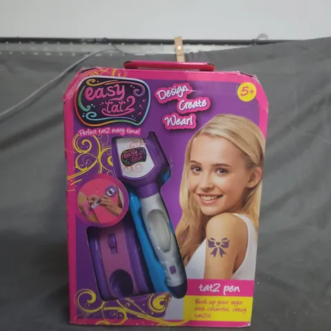EASY TATS TAT2 PEN DESIGN & CREATE WEAR TOY KIT – 5+ (BOXED)