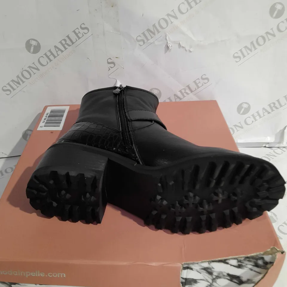 BOXED MODA IN PELLE CORNELIA BIKER BOOTS, BLACK - SIZE 5