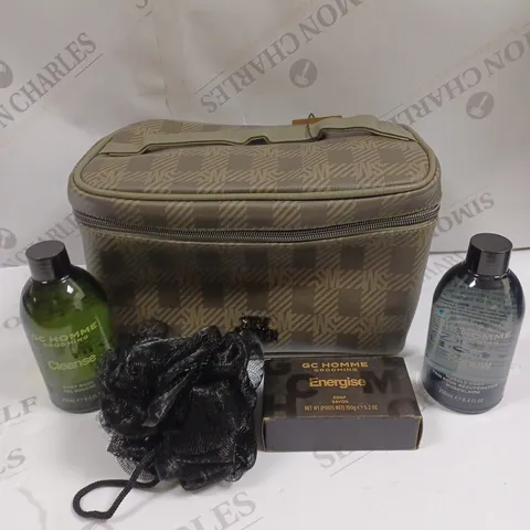 MENS STEVE MADDEN SHOWER SET WITH TRAVEL CASE 