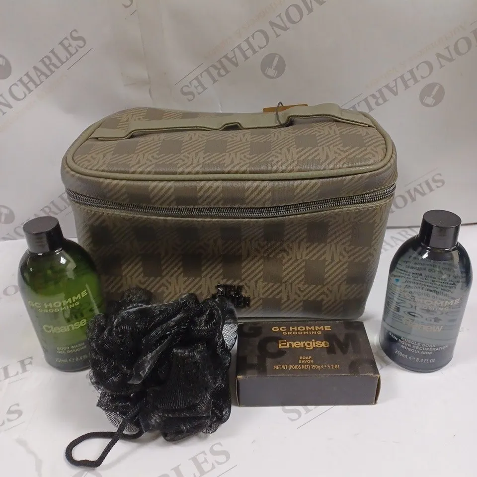 MENS STEVE MADDEN SHOWER SET WITH TRAVEL CASE 