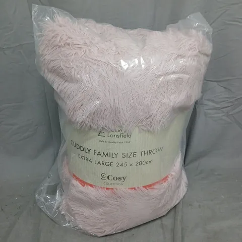 CATHERINE LANSFIELD CUDDLY FAMILY SIZE THROW IN PINK - 245X280CM