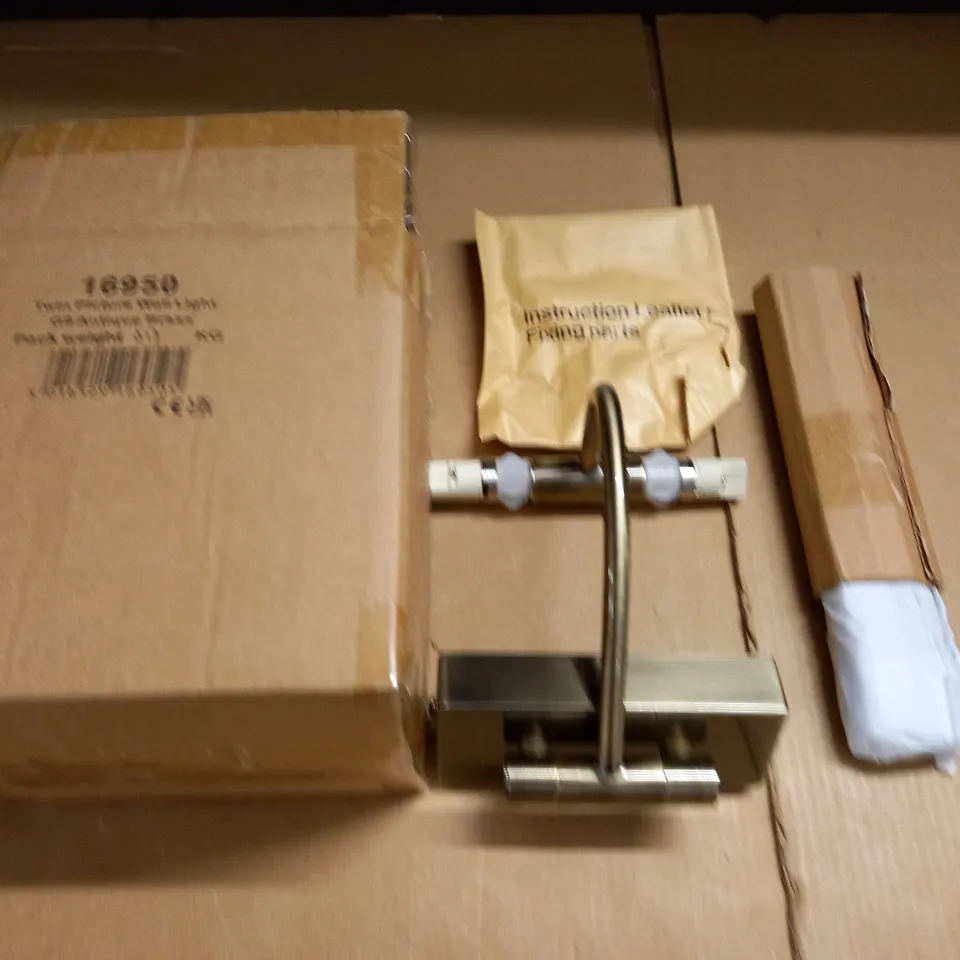 LOT OF 2 TWIN PICTURE WALL LIGHTS IN G9 ANTIQUE BRASS