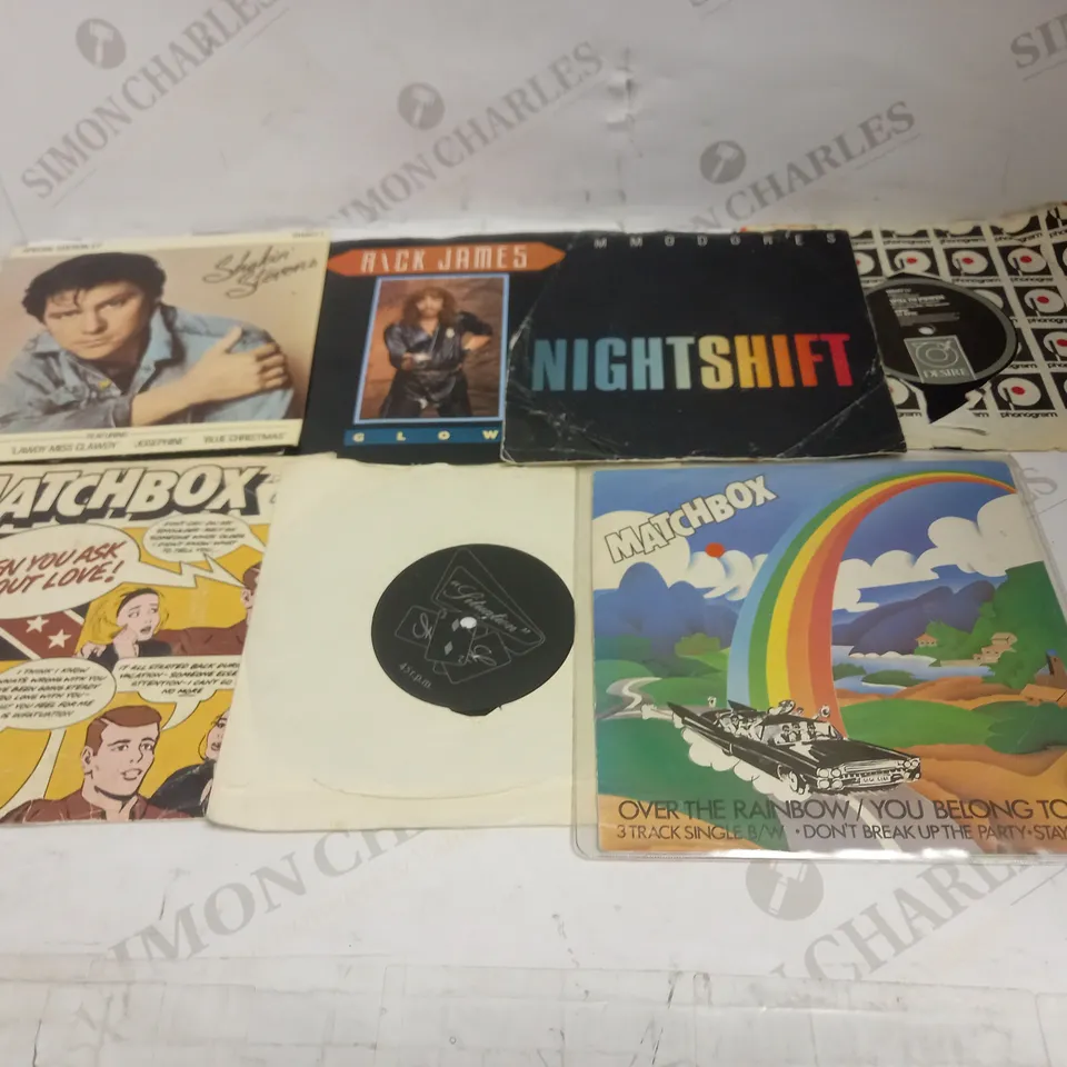 LOT OF APPROXIMATELY 20 VINYL SINGLES, TO INCLUDE DIANA ROSS, EDDY GRANT, STARSHIP ORCHESTRA, ETC