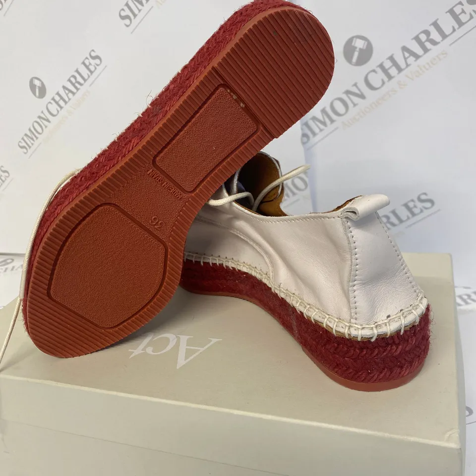 BOXED PAIR OF ACT SERIES A SHOES SIZE 36