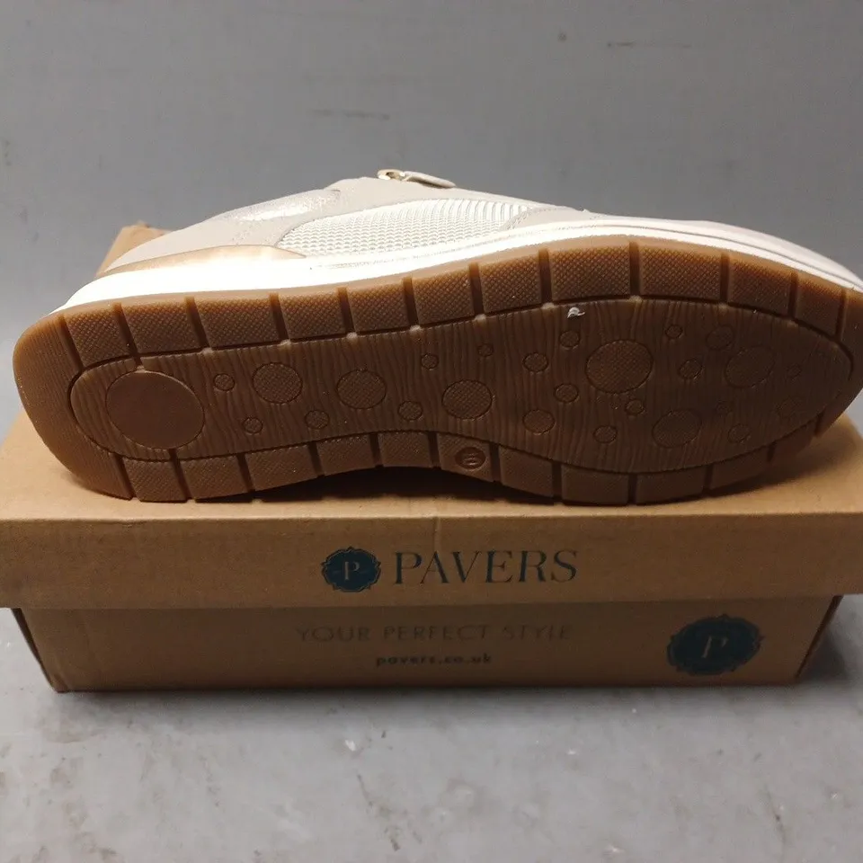 BOXED PAIR OF PAVERS TRAINERS - UK SIZE 7