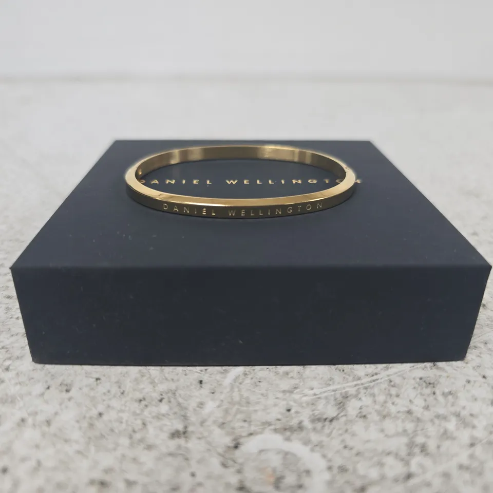 DANIEL WELLINGTON GOLD TONE BRACELET