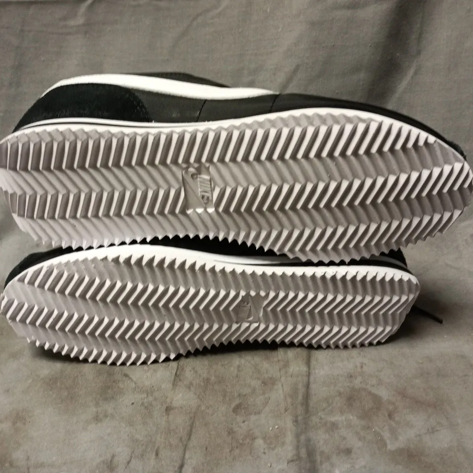 NIKE CORTEZ TXT (GS) SNEAKERS – BLACK/WHITE – UK4 (4Y) YOUTH SIZE