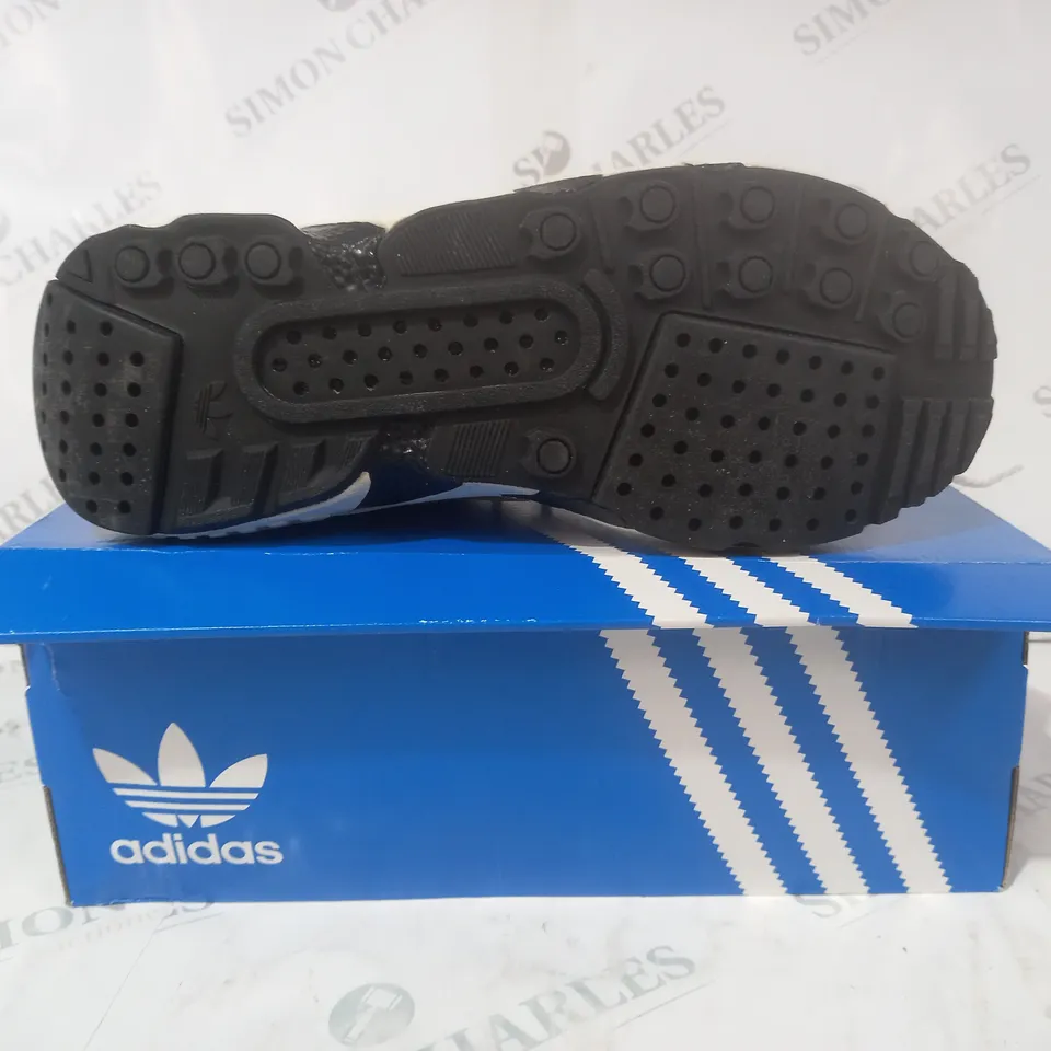 BOXED PAIR OF ADIDAS ZX 22 BOOST SHOES IN WHITE/ORANGE UK SIZE 9.5