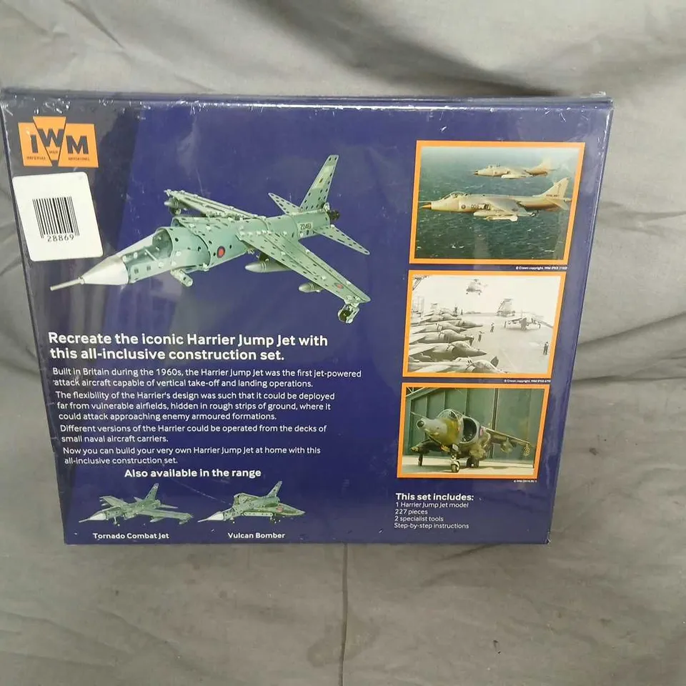 IMPERIAL WAR MUSEUMS HARRIER JUMP JET CONSTRUCTION MODEL – 227 PIECES, 14+