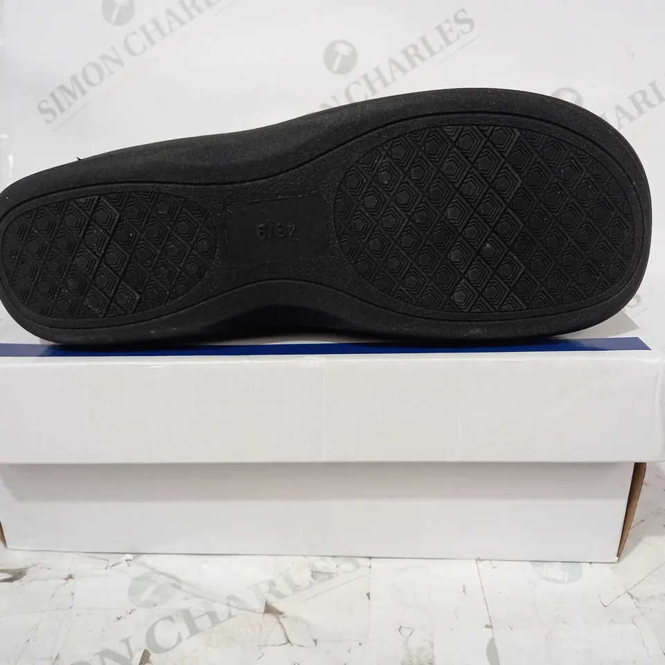 BOXED PAIR OF PADDERS FAUX FUR LINED SLIPPERS IN BROWN UK SIZE 9