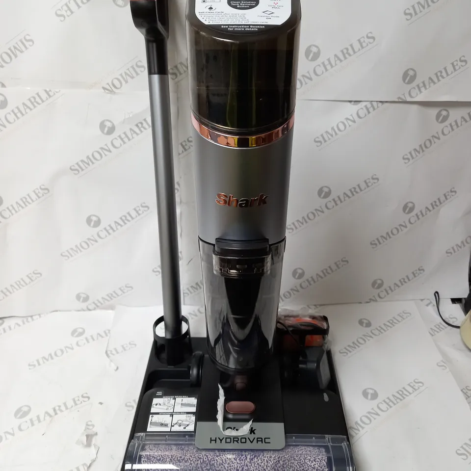 BOXED SHARK HYDROVAC HARD FLOOR WET & DRY CORDLESS CLEANER WD210UK