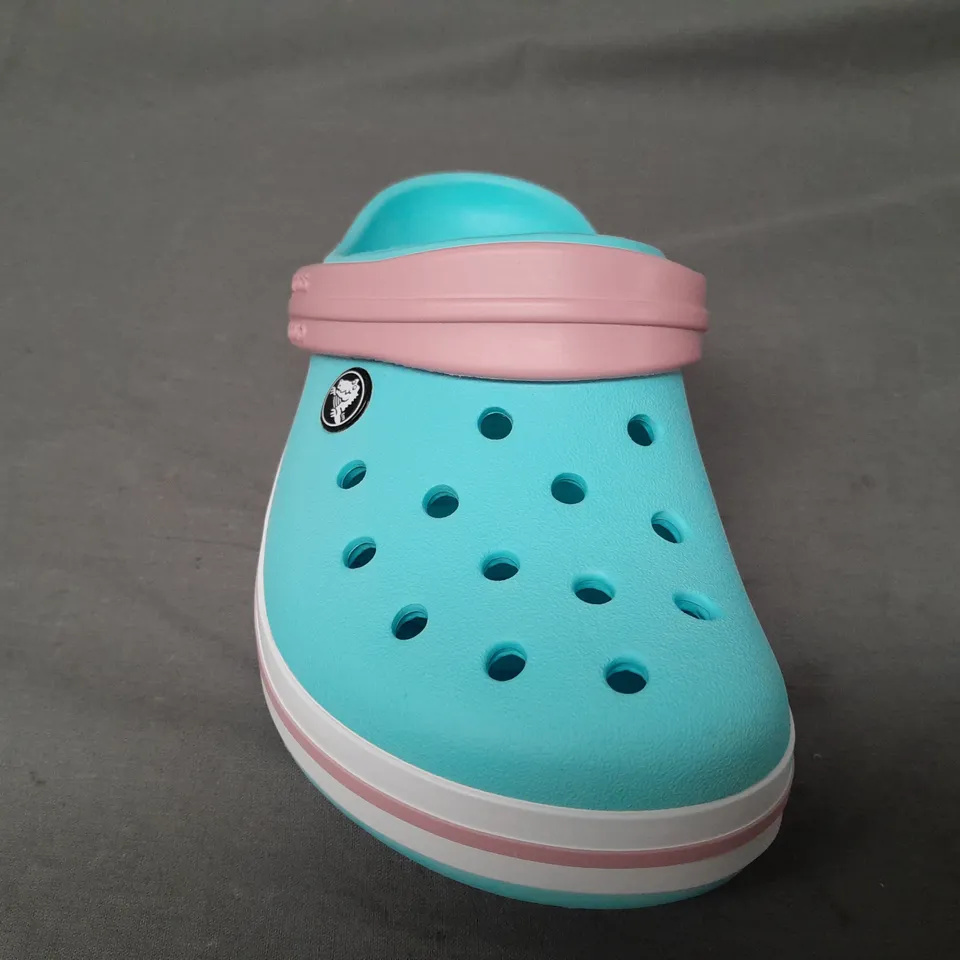 PAIR OF CROCS CROCBAND KIDS CLOGS IN BLUE/PINK UK SIZE J3