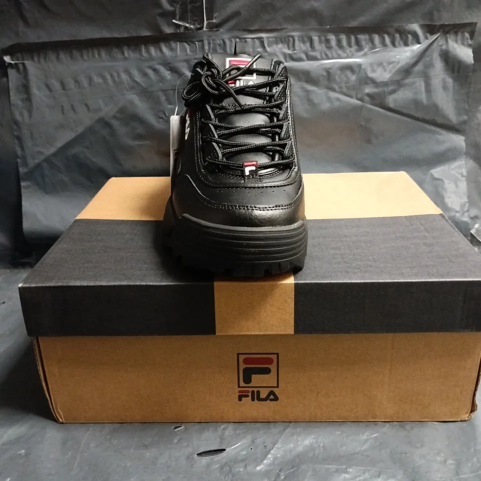 BOXED PAIR OF FILA DISRUPTOR II PREMIUM TRAINERS IN BLACK SIZE UK 9