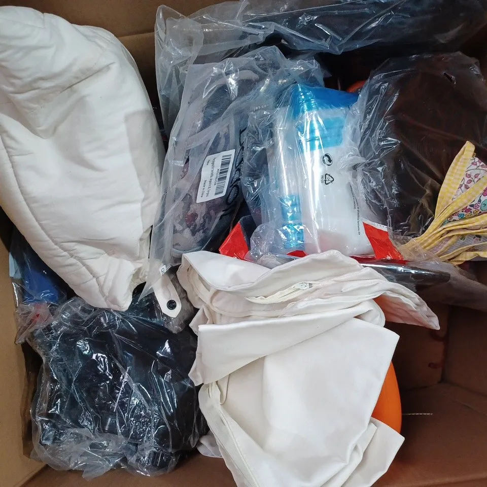 BOX OF APPROX 25 ASSORTED ITEMS TO INCLUDE - GARDEN PLANT NETTING BAGS WITH DRAWSTRINGS - JUNGLE FORMULA 2 PIN PLUG-IN - DLUX LAUNDRY HANGER ECT