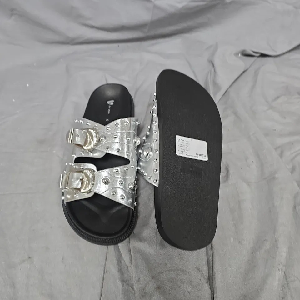  WOMEN'S SILVER STUDDED SANDALS – DOUBLE BUCKLE STRAPS - SIZE UK 7