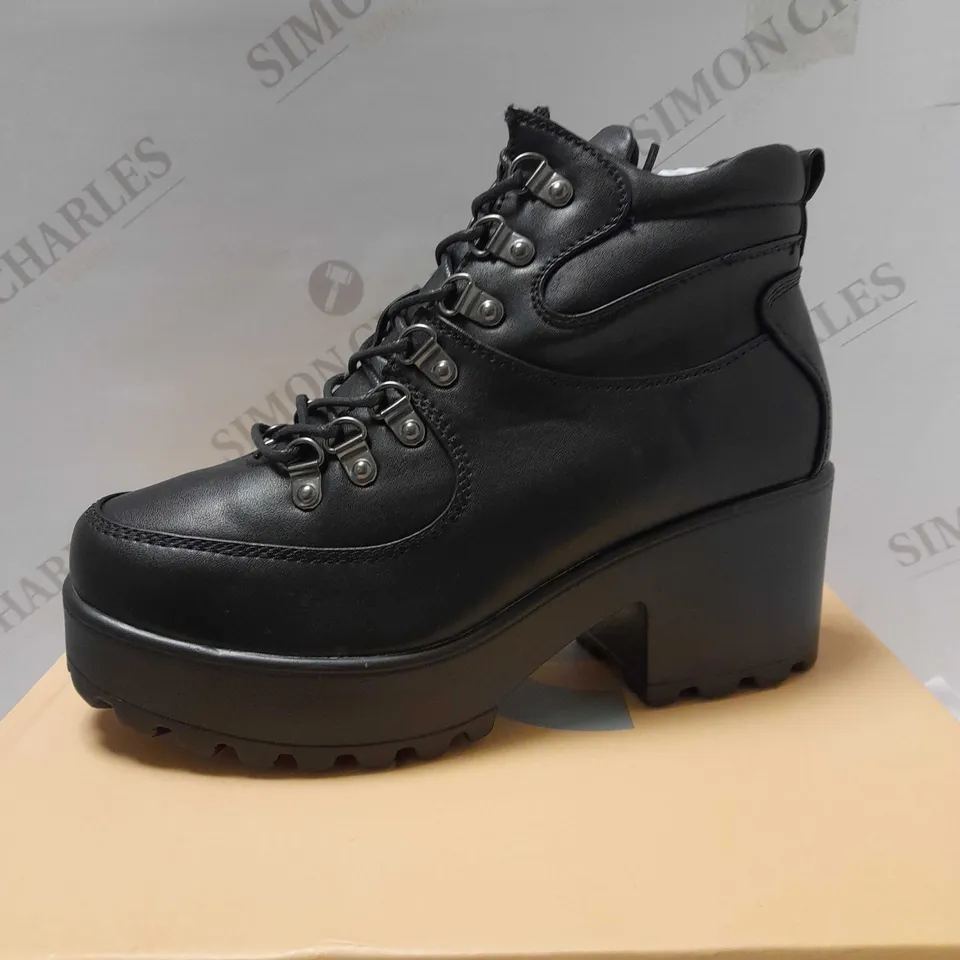 KOI BOA V2 BLACK HIKING BOOTS - SIZE 6