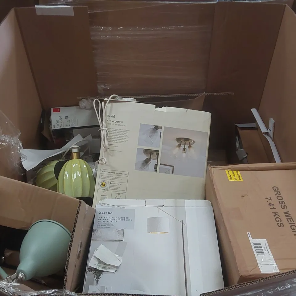PALLET CONTAINING A VERY LARGE QUANTITY OF ASSORTED DESIGNER LIGHTING PRODUCTS INCLUDING: TABLE LAMPS, CEILING LIGHTS, WALL LIGHTS ECT