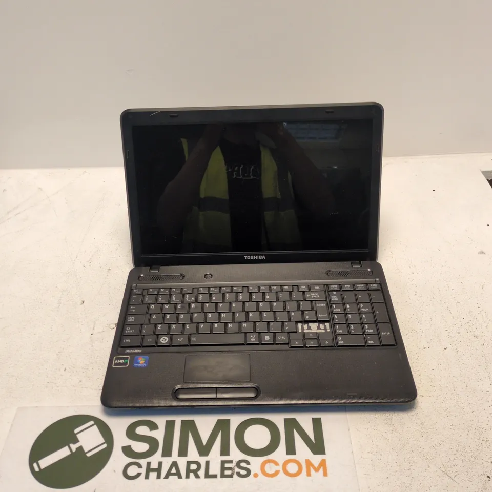 TOSHIBA SATELLITE C650D LAPTOP – BLACK, UK KEYBOARD (FAULTY: SCREEN DELAMINATION)
