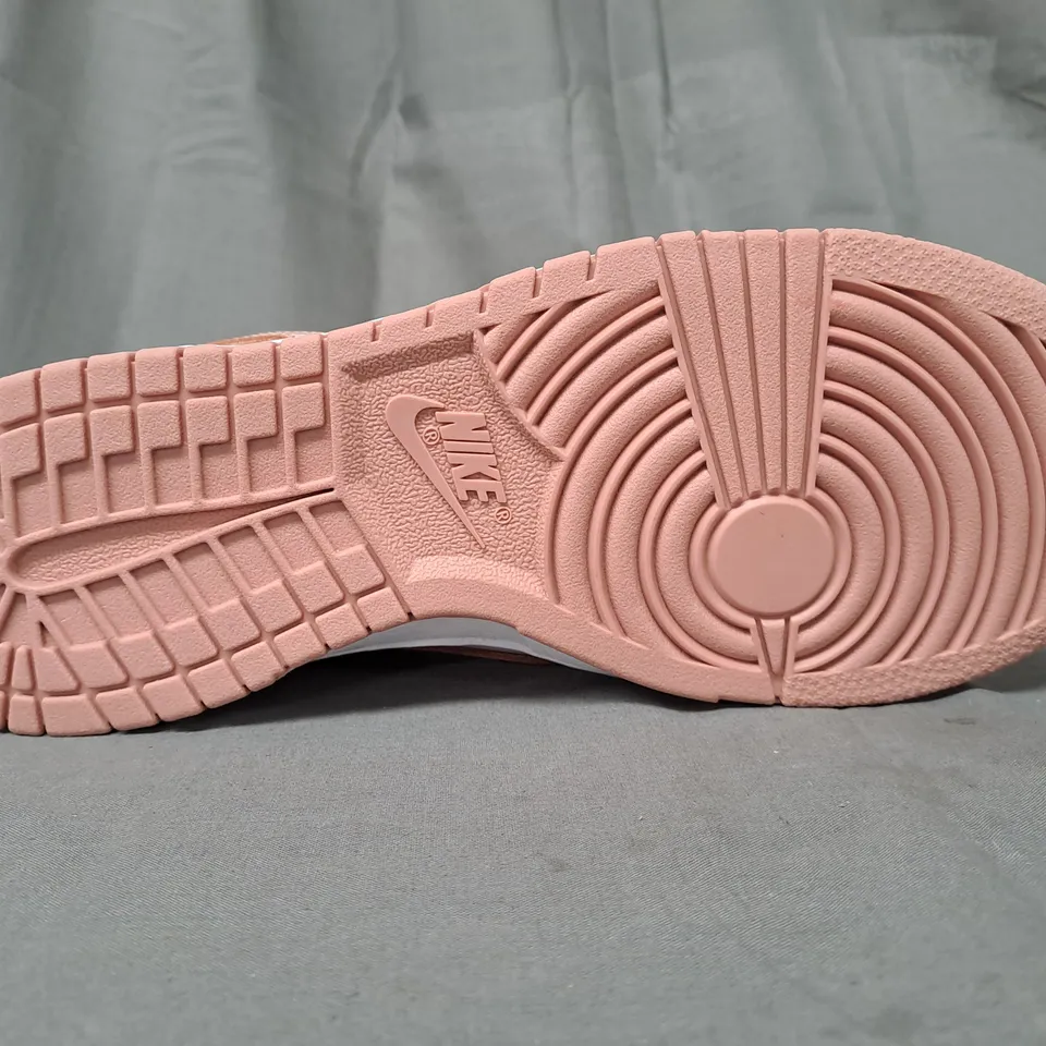 BOXED PAIR OF NIKE DUNK LOW SHOES IN WHITE/ROSE WHISPER UK SIZE 6