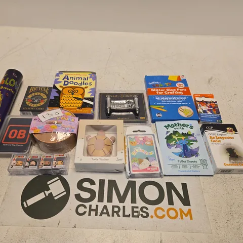 LARGE QUANTITY OF TOYS AND ACCESSORIES TO INCLUDE; PLAYING CARDS, GLITTER GLUE PENS FOR CRAFTING, MOTHER EARTHS TOILET SHEETS, YOTO STORY, ANIMAL DOODLES, GLOW BRACELETS AND FUNKO MINI POP WRESTLERS
