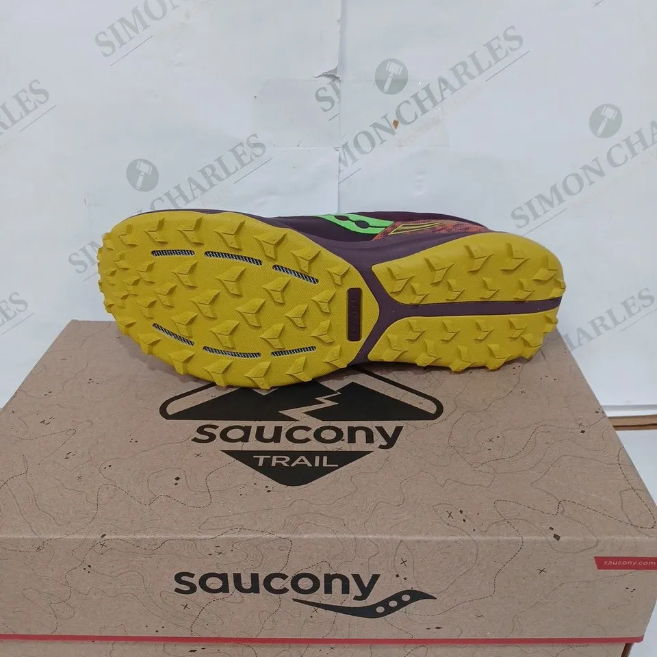 BOXED PAIR OF SAUCONY TRAIL XODUS ULTRA 2 TRAINERS - NEBULA / SIZE: UK 10