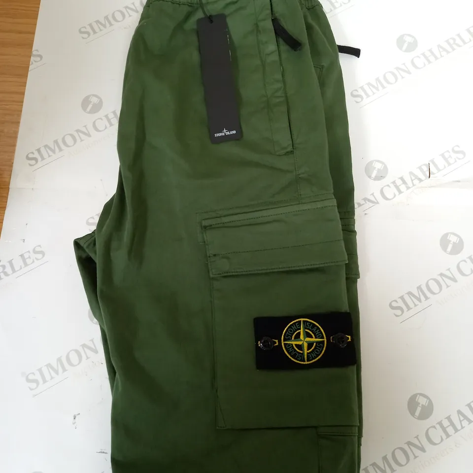 STONE ISLAND KHAKI CARGO TROUSERS SIZE UNSPECIFIED