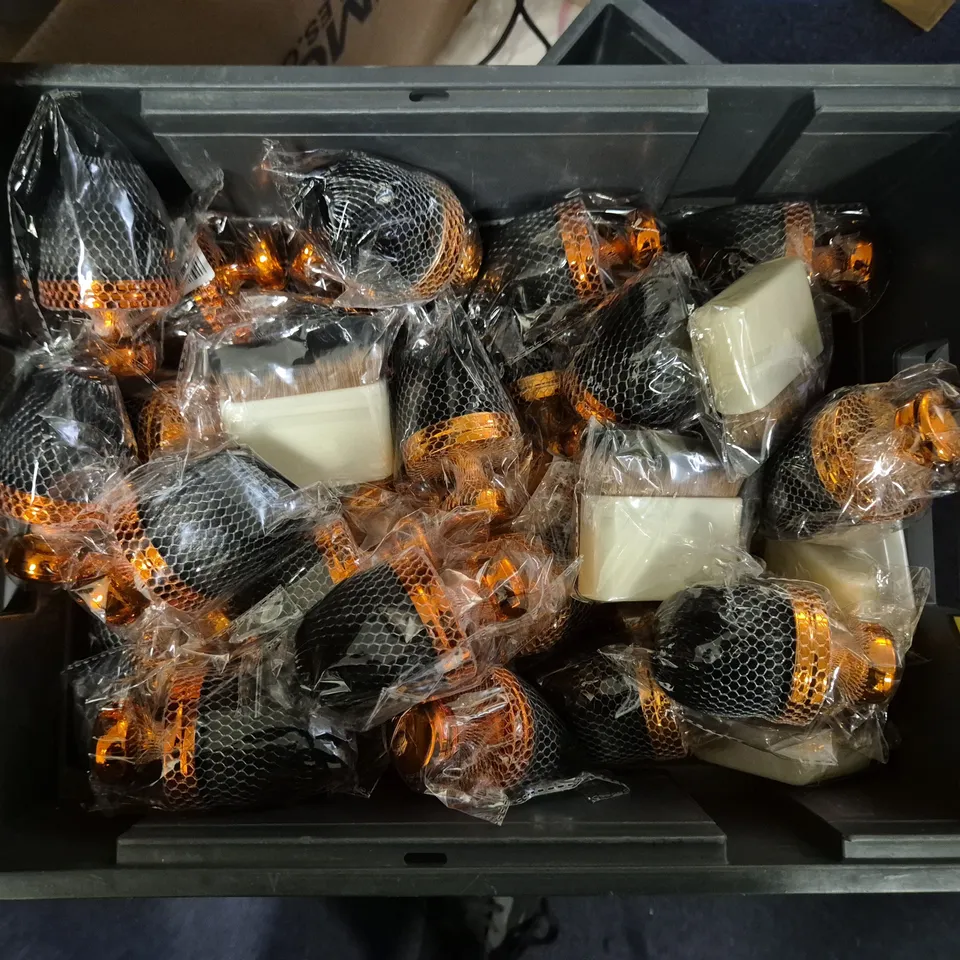 APPROXIMATELY 30 ASSORTED SHAVING BRUSHES