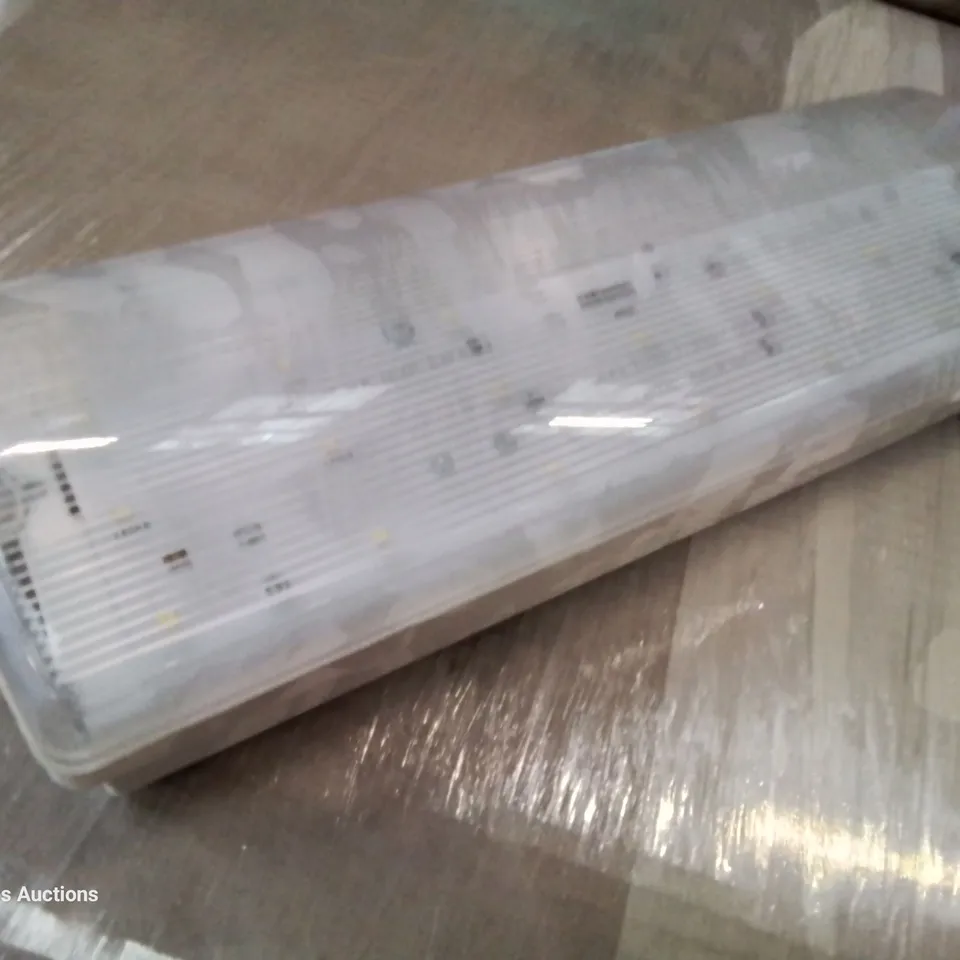 PALLET CONTAINING MINI-8 LED BULKHEAD LIGHTS, AQUASYSTEM MULTI FUNCTION TANKS & EZEBOX FLEX 7 MAINS PLUGS & BOX