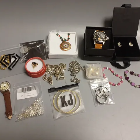 APPROXIMATELY 25 ASSORTED JEWELLERY PRODUCTS TO CONTAIN RINGS, BRACELETS, WATCHES ETC