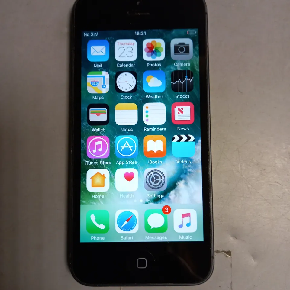 APPLE IPHONE 5 (16GB) - MD297B/A MOBILE PHONE