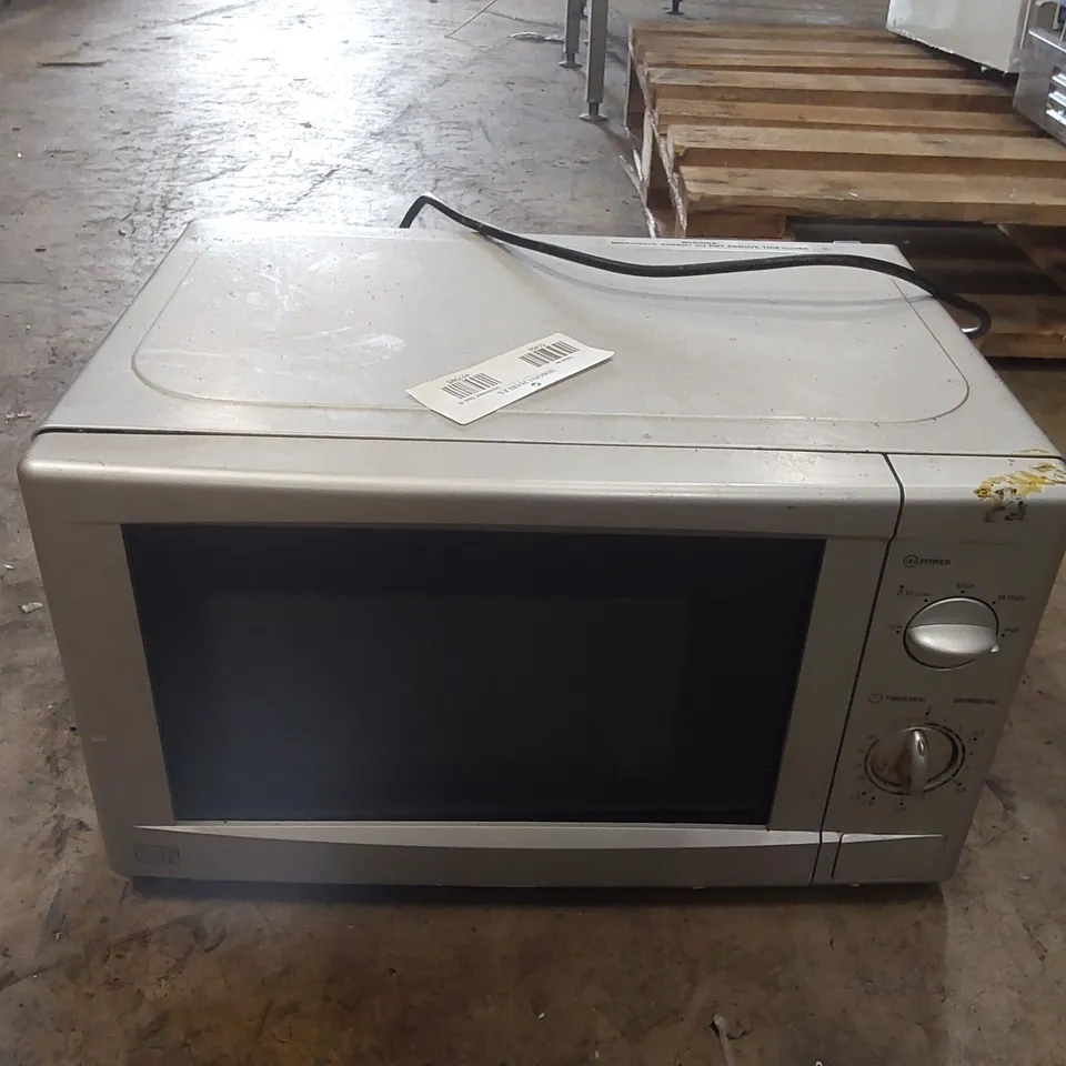 700W MICROWAVE OVEN