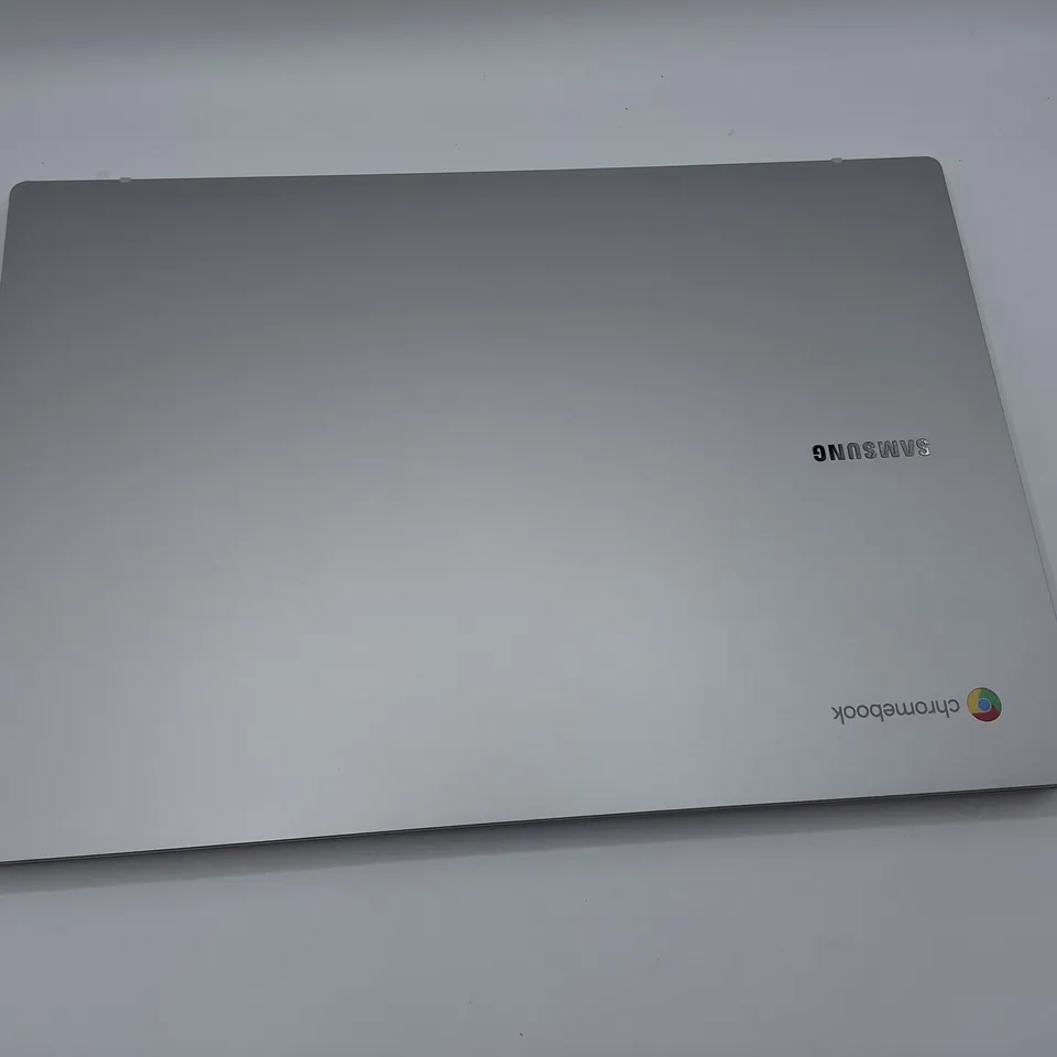 BOXED SAMSUNG GALAXY CHROMEBOOK INTEL LAPTOP IN SILVER - XE340XDA