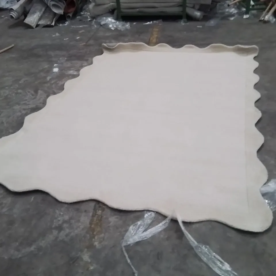 QUALITY DESIGNER AREA RUG - APPROXIMATELY 283X197