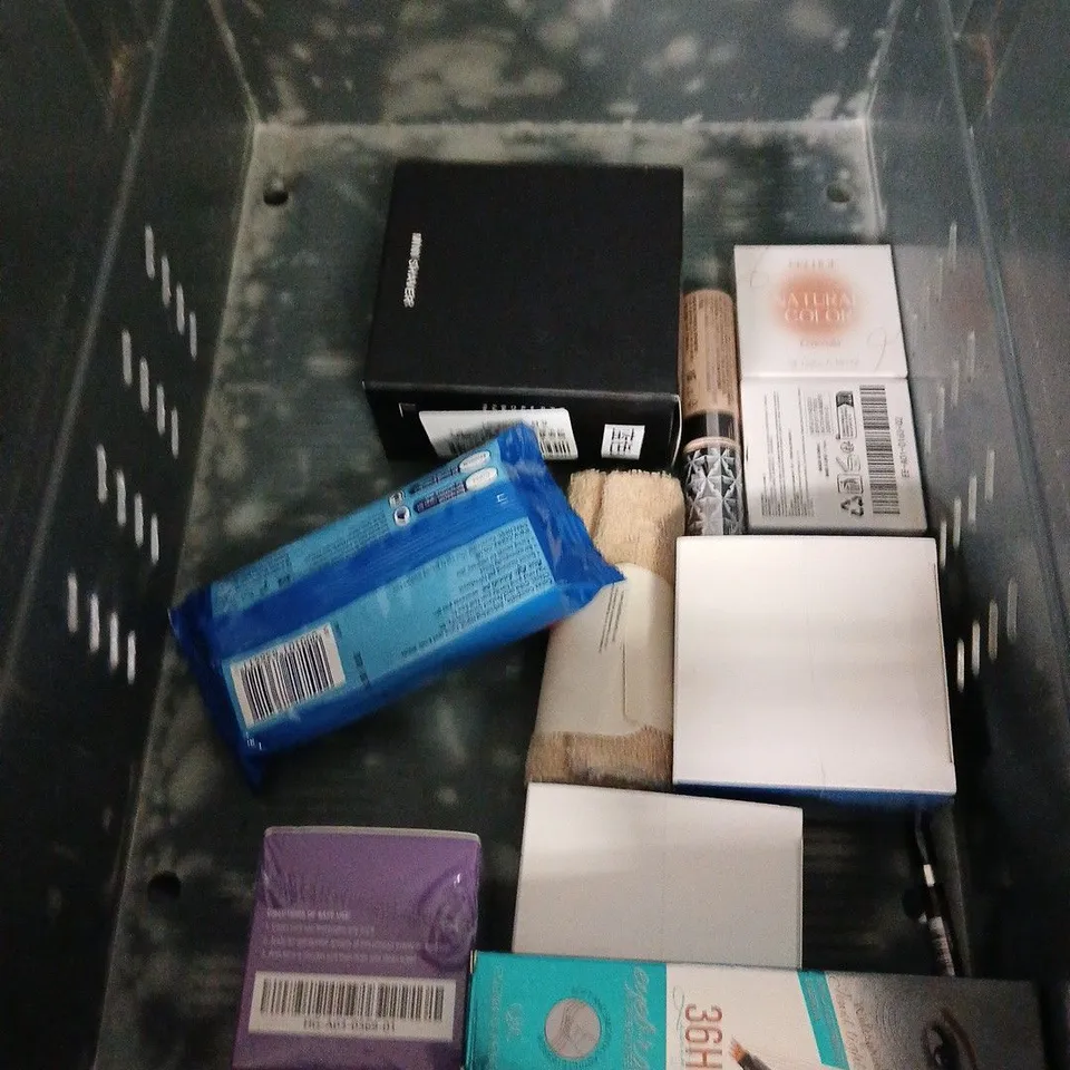 APPROXIMATELY 20 ASSORTED HEALTH & BEAUTY PRODUCTS TO INCLUDE WESTLAB MAGNESIUM FLAKES BATH SOAK, VASELINE JELLY, SKIN+ME SERUM, ETC