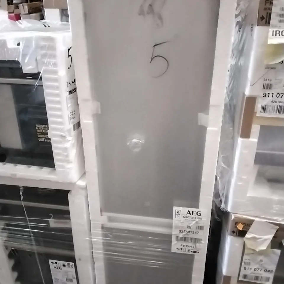AEG 7000 GREENZONE INTEGRATED FRIDGE FREEZER 177.2 CM MODEL: NSC7G181DS