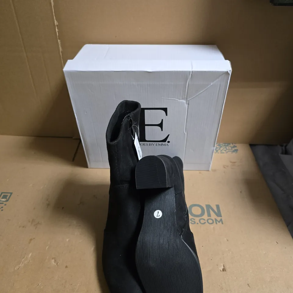E BY EMMA BLACK ANKLE BOOTS, UK 7, WITH SIDE ZIP