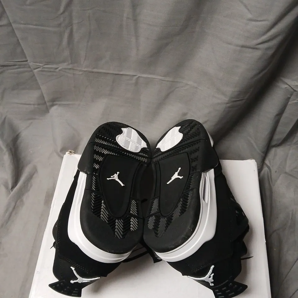 AIR JORDAN 4 RETRO BLACK/WHITE SNEAKERS – UK 8 (US 9)