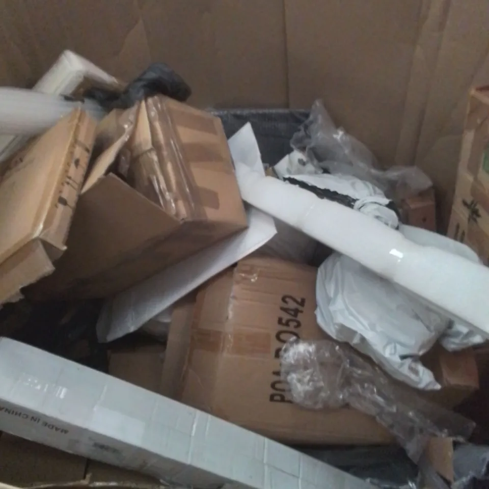 PALLET CONTAINING ASSORTED HOUSEHOLD & HOME IMPROVEMENT PRODUCTS. INCLUDES TOILET SEAT, CLEANING DEVICE, CHOCOLATE FONDUE FOUNTAIN ETC 