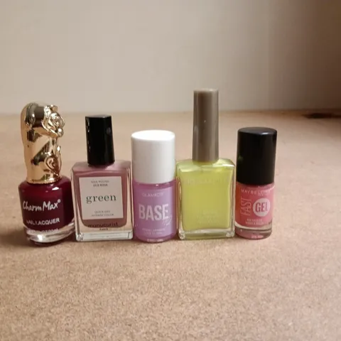 APPROXIMATELY 20 BOTTLES OF NAIL VARNISH TO INCLUDE MAYBELLINE, GLAMRDIP AND MANICURIST