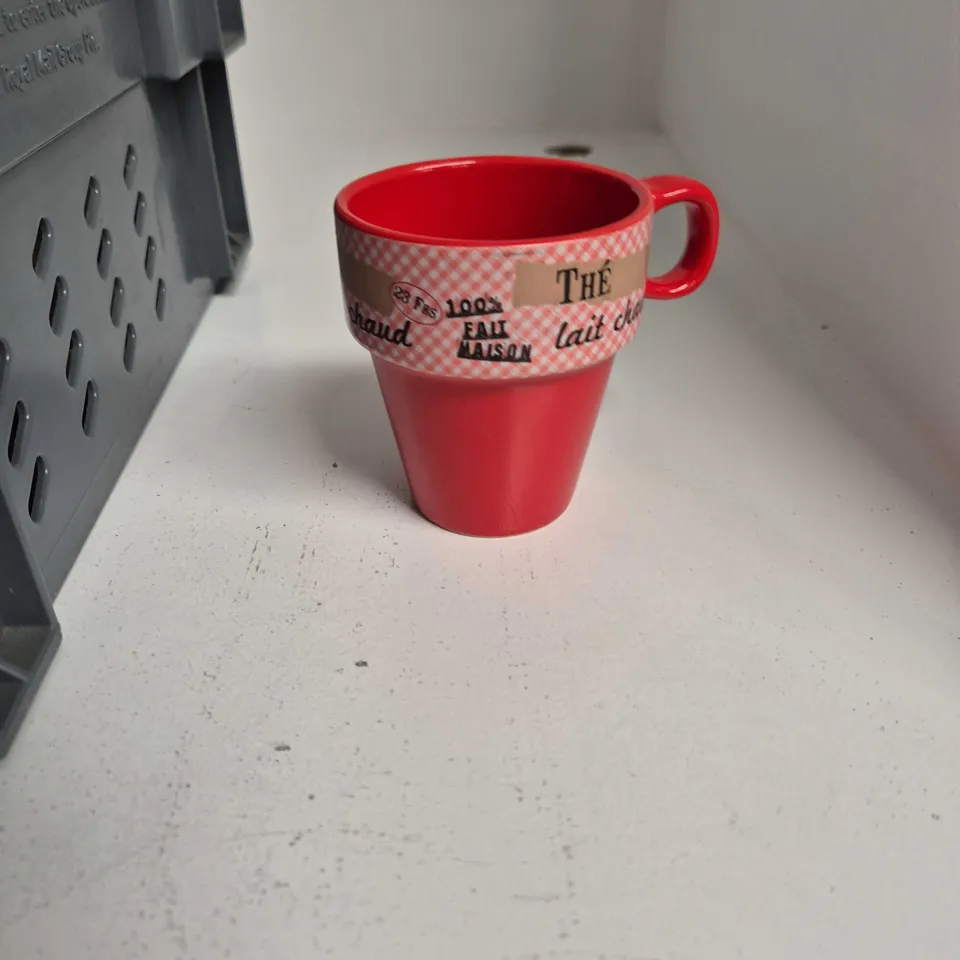 TOTE OF APPROXIMATELY 7 ASSORTED FRAGILE ITEMS TO INCLUDE: MAISON DU MONDE MUG