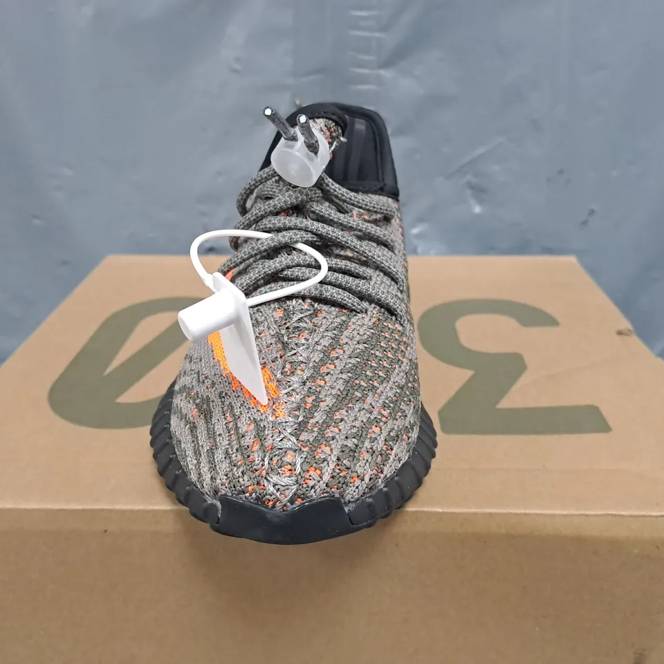 BOXED PAIR OF ADIDAS YEEZY BOOST 350 CHILDREN'S SHOES TAUPE/ORANGE SIZE UK 11