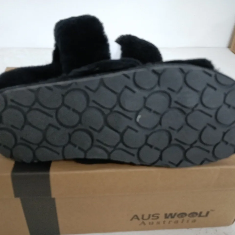 AUS WOOLI BALLERT BLACK SIZE 4