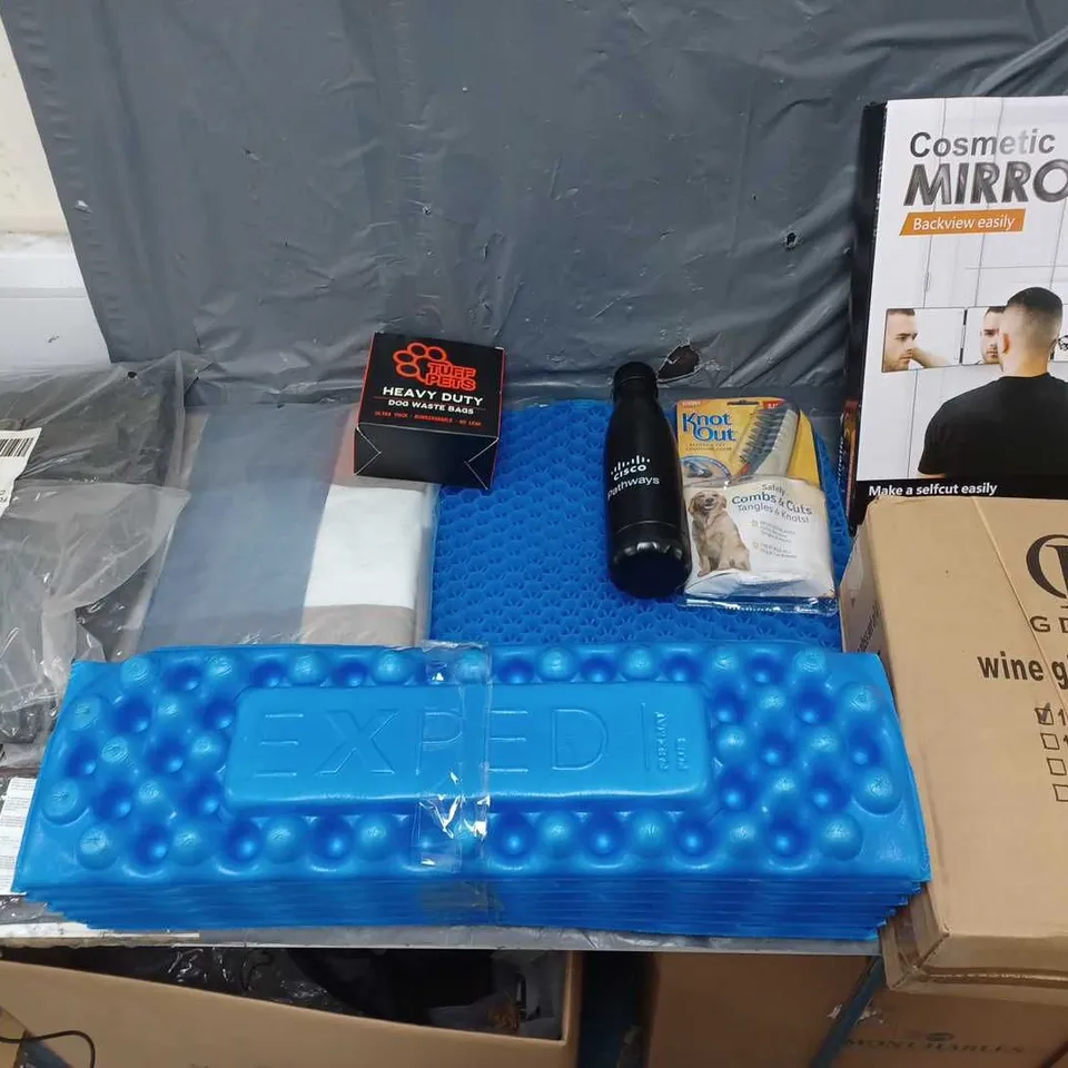 BOX OF APPROXIMATELY 15 ASSORTED ITEMS TO INCLUDE - CISCO BOTTLE, COSMETIC MIRRORS, AND HEAVY DUTY DOG WASTE BAGS ETC. 