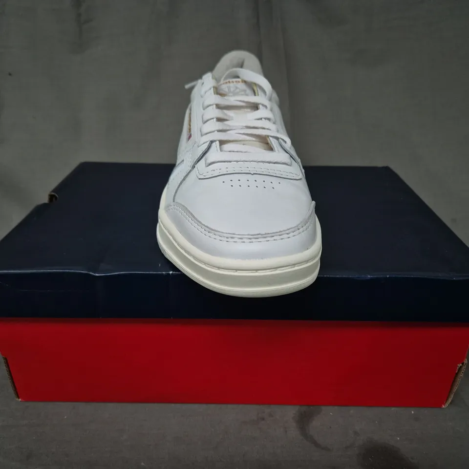 BOXED PAIR OF REEBOK LT COURT UNISEX TENNIS SHOES IN WHITE UK SIZE 9.5