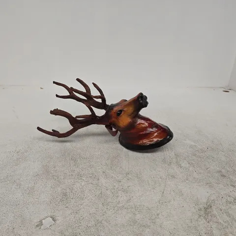 CAGE OF APPROXIMATELY 20 ASSORTED HOUSEHOLD ITEMS TO INCLUDE DECORATIVE DEER/STAG HEAD WALL MOUNT ETC